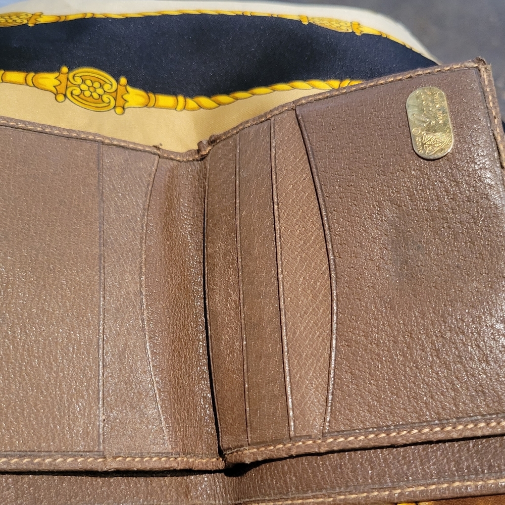 Gucci Tan "GG" Supreme Coated Canvas And Leather Bi-Fold Wallet - Picture 8 of 13